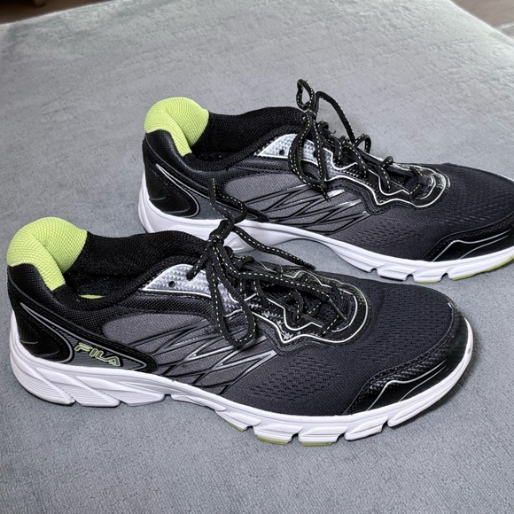 FILA Running Sneakers Black Green Men’s 11 Near New Athletic Shoes - Picture 3 of 6